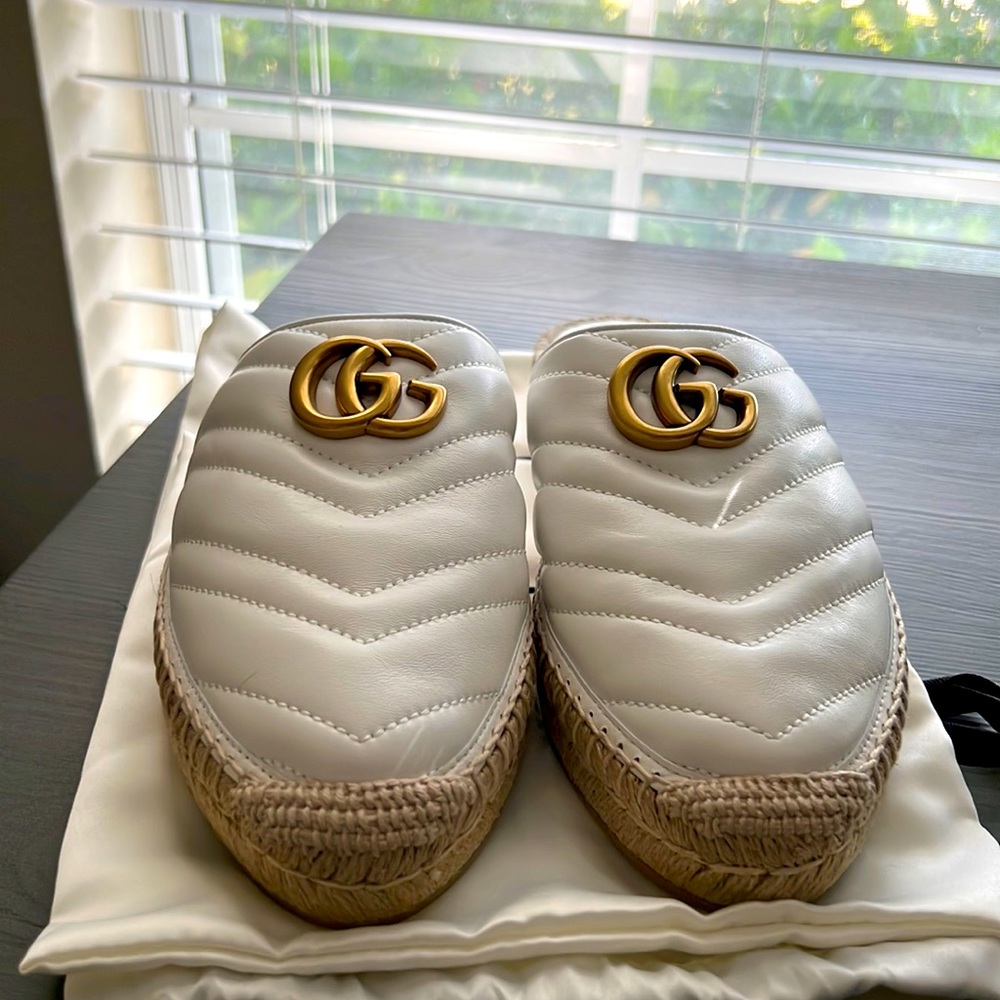 GUCCI Espadrilles slip on.